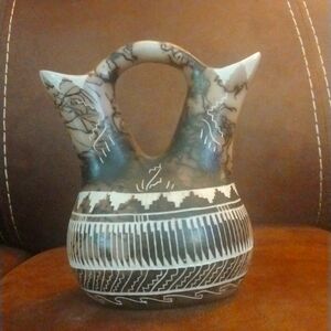 Signed Native American Horsehair Wedding Vase....5.5 inches